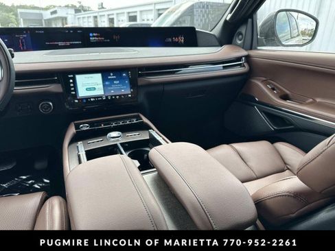 New 2026 Lincoln Navigator Reserve image 16