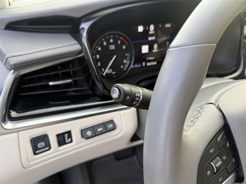 Used 2023 Cadillac XT6 Premium Luxury w/ Technology Package image 21