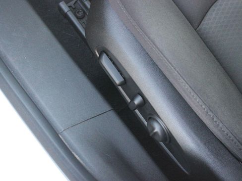 Used 2017 Chevrolet Malibu LT FWD image 16