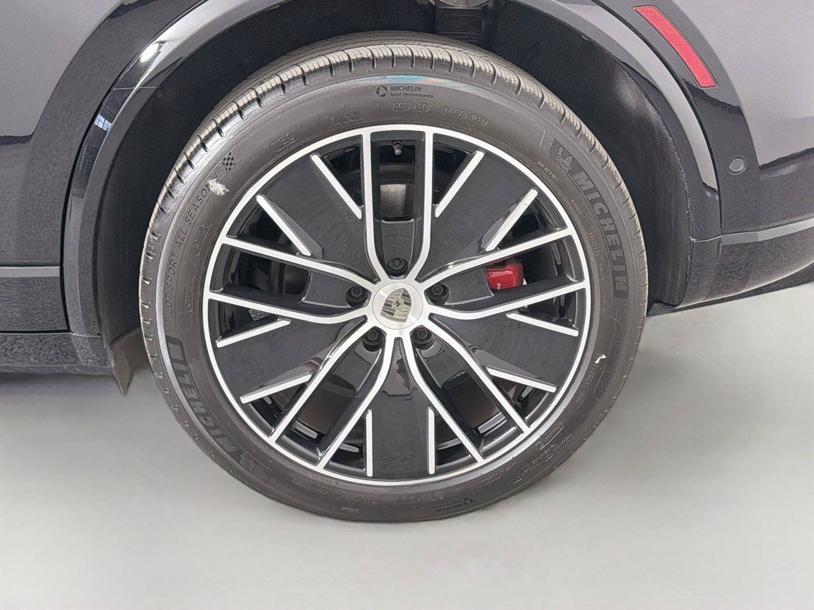Certified 2025 Porsche Macan Turbo Electric AWD/4WD image 12