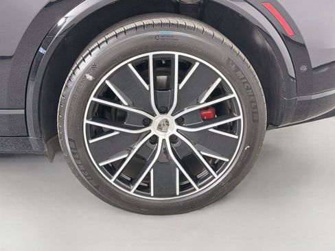 Certified 2025 Porsche Macan Turbo Electric AWD/4WD image 12