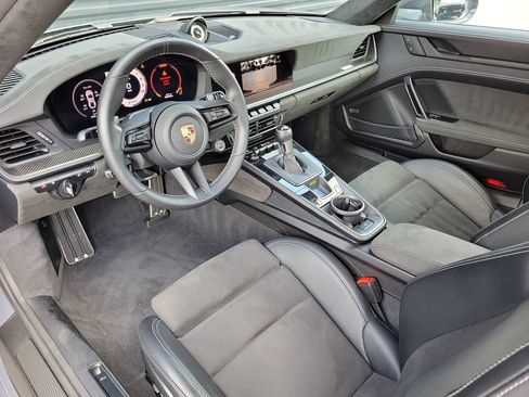 Certified 2025 Porsche 911 GT3 RWD image 4