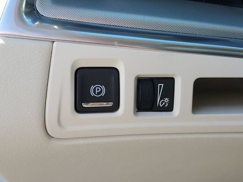 Certified 2023 Cadillac XT5 Premium Luxury FWD image 12