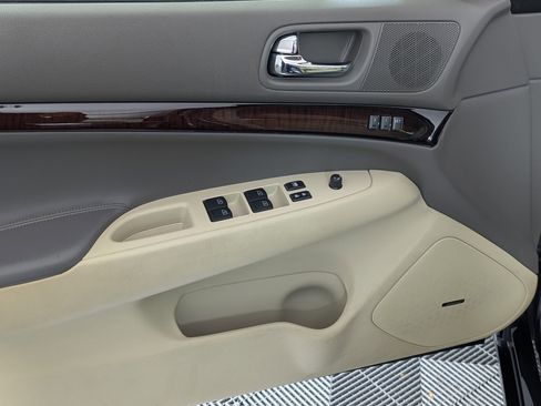 Used 2010 INFINITI G37 x w/ Premium Pkg image 16