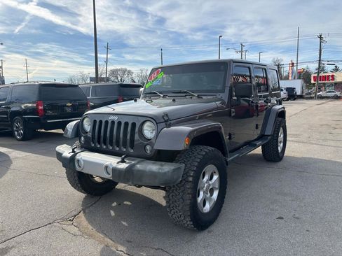 Used 2014 Jeep Wrangler Unlimited Sahara w/ Dual Top Group AWD/4WD image 7