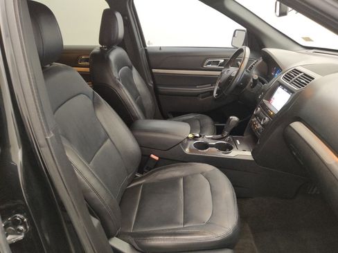 Used 2018 Ford Explorer XLT w/ Equipment Group 202A FWD image 21