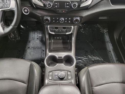 Used 2024 GMC Terrain SLT image 17