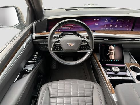 Certified 2025 Cadillac Escalade ESV Sport Platinum AWD/4WD image 17