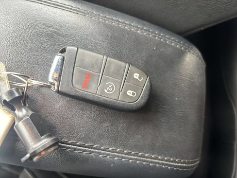 Used 2025 Jeep Compass Limited AWD/4WD image 25