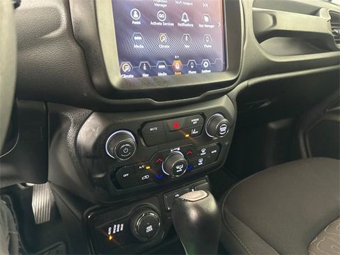 Certified 2023 Jeep Renegade Latitude image 27