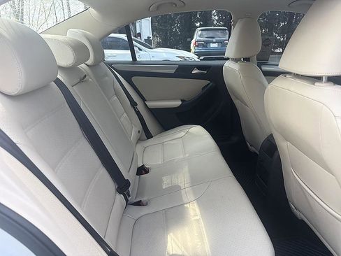 Used 2017 Volkswagen Jetta SE image 21