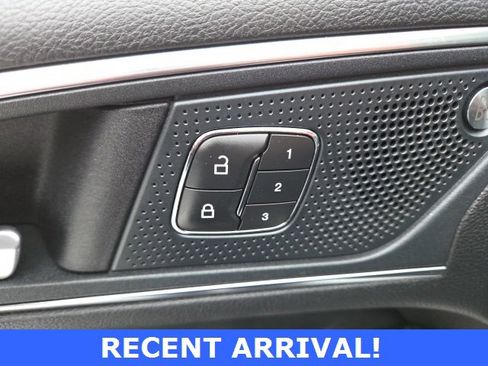 Used 2019 Ford Edge Titanium w/ Canadian Touring Package image 12