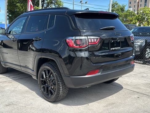 Used 2023 Jeep Compass Latitude AWD/4WD image 11