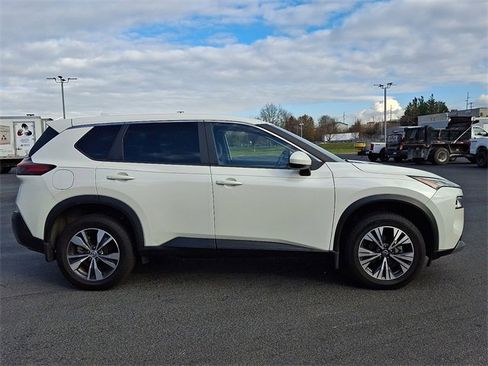 Used 2023 Nissan Rogue SV image 7