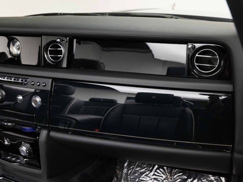 Used 2014 Rolls-Royce Phantom Drophead Coupe RWD image 26