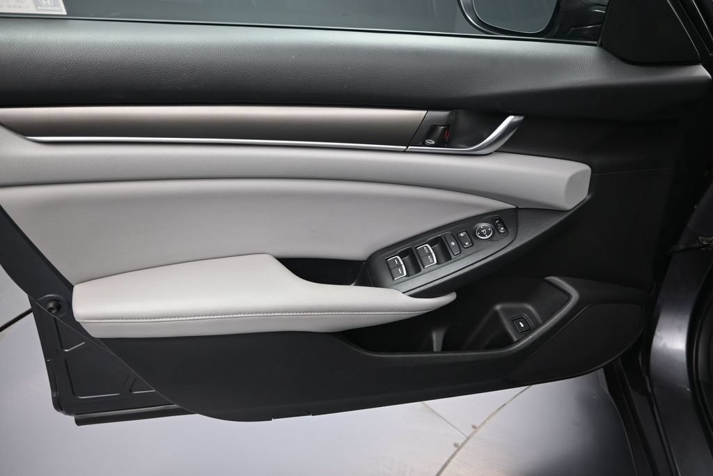 Used 2018 Honda Accord LX image 9