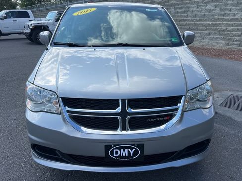 Used 2017 Dodge Grand Caravan SE image 9