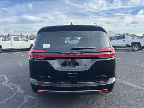 New 2026 Chrysler Pacifica Limited w/ S Appearance Package image 6