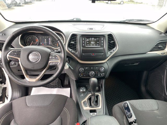 Used 2016 Jeep Cherokee Latitude w/ Cold Weather Group AWD/4WD image 25