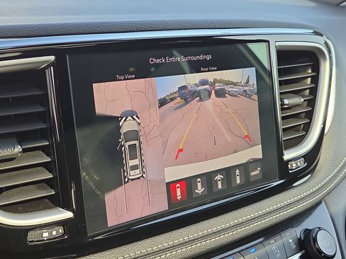 Used 2023 Chrysler Pacifica Touring-L w/ Uconnect Theater Family Group AWD/4WD image 8