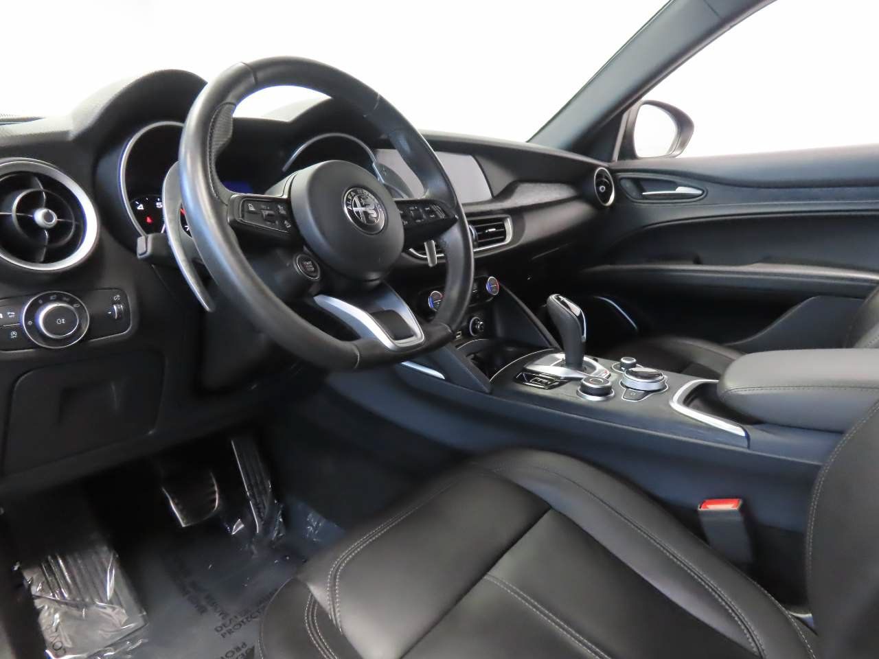 Used 2023 Alfa Romeo Stelvio Sprint RWD image 8