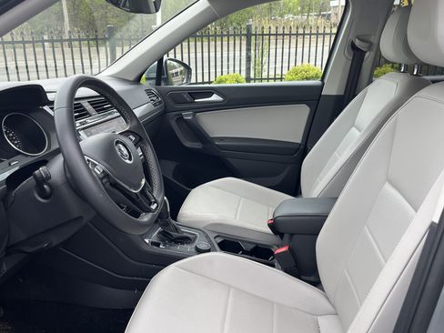 Used 2021 Volkswagen Tiguan SE AWD/4WD image 4