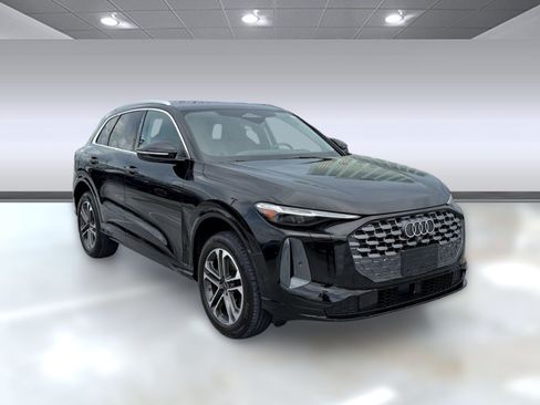 Certified 2025 Audi Q5 Premium w/ Premium Plus AWD/4WD image 6