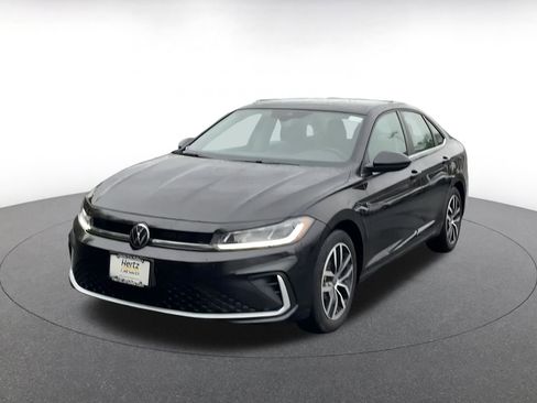 Used 2025 Volkswagen Jetta SE image 7