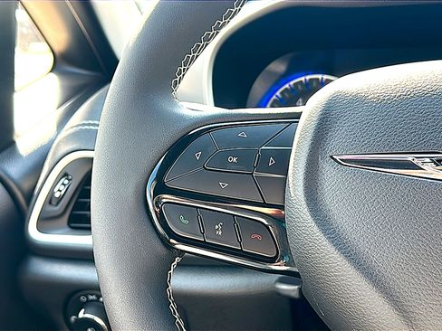 Used 2023 Chrysler Pacifica Touring-L w/ S Appearance Package image 30