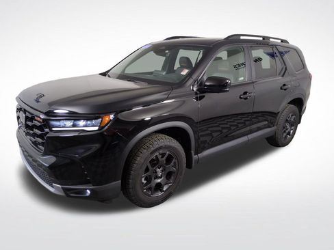 Certified 2025 Honda Pilot TrailSport image 1