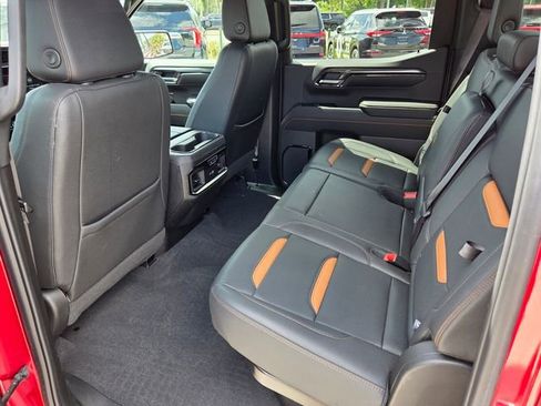 Used 2024 GMC Sierra 1500 AT4 w/ AT4 Premium Package AWD/4WD image 9