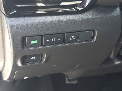 Used 2025 Nissan Sentra SR w/ SR Premium Package FWD image 21