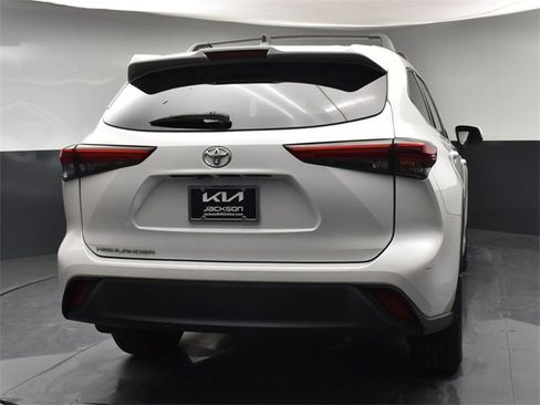 Used 2023 Toyota Highlander L image 7
