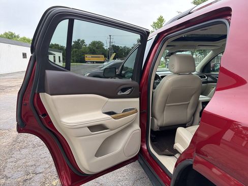 Used 2018 GMC Acadia Denali w/ Technology Package AWD/4WD image 30