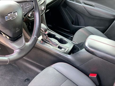 Certified 2022 Chevrolet Equinox RS w/ Infotainment Package FWD image 17