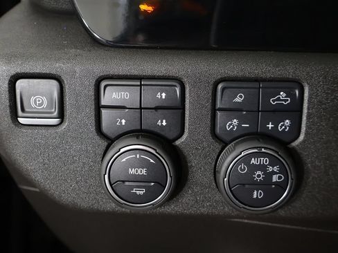 Used 2025 Chevrolet Silverado 3500 LTZ w/ LTZ Convenience Package AWD/4WD image 43