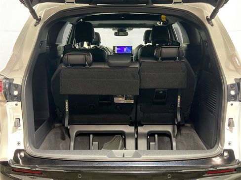 Certified 2025 Toyota Sienna XSE w/ XSE Premium Package image 24