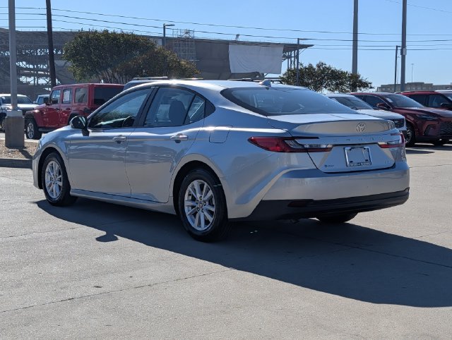 Used 2026 Toyota Camry LE FWD image 9