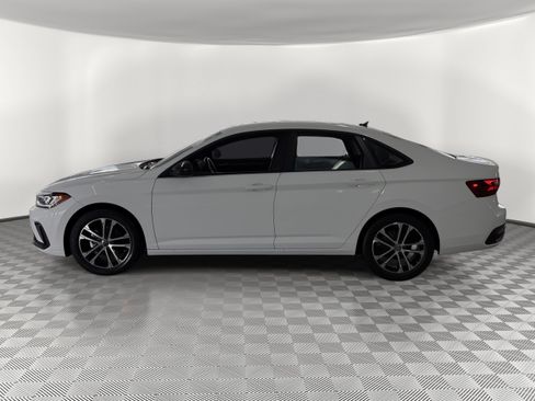 Used 2025 Volkswagen Jetta Sport FWD image 2