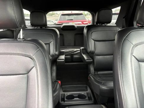 Used 2020 Ford Explorer XLT w/ Equipment Group 202A AWD/4WD image 18