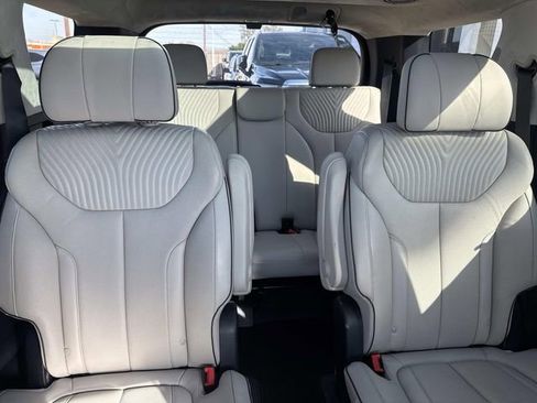 Used 2024 Hyundai Palisade Calligraphy image 12