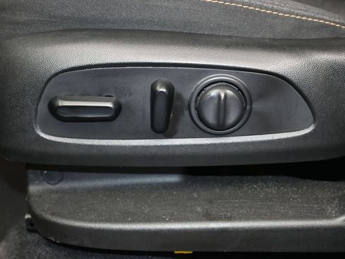 Used 2021 Chevrolet Equinox LT FWD image 19