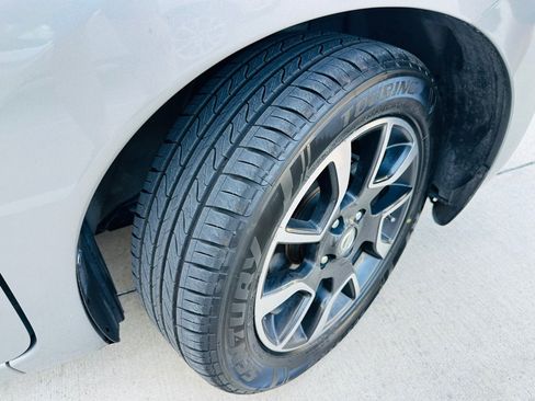 Used 2015 Nissan Versa Note FWD image 30