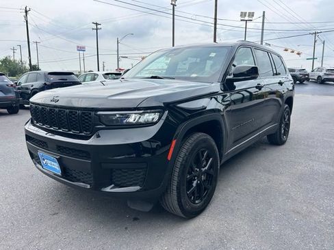 Used 2025 Jeep Grand Cherokee L Laredo RWD image 3