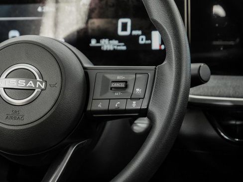 Used 2025 Nissan Kicks SV image 16