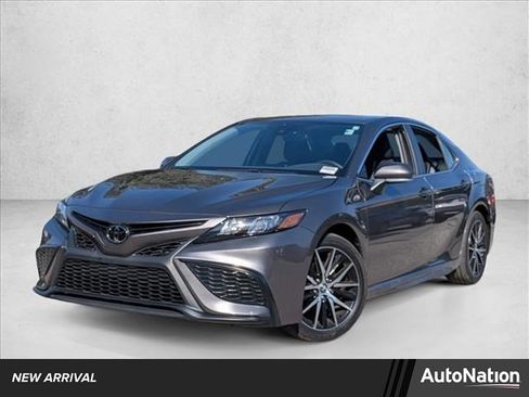 Used 2024 Toyota Camry SE image 1