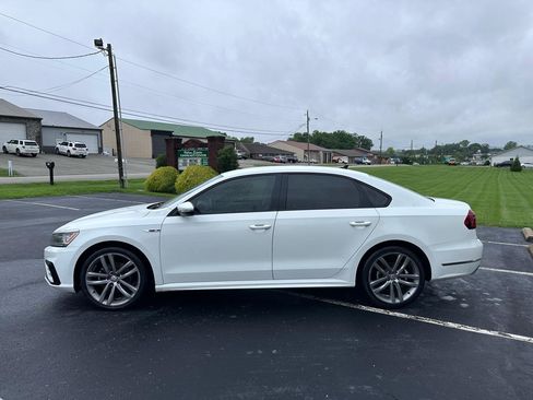 Used 2018 Volkswagen Passat 2.0T R-Line FWD image 4