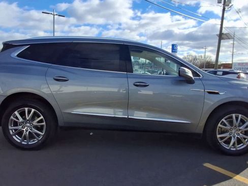 Used 2023 Buick Enclave Essence w/ Experience Buick Package image 9