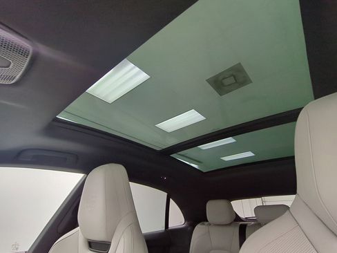 Certified 2025 Porsche Macan Electric RWD image 20