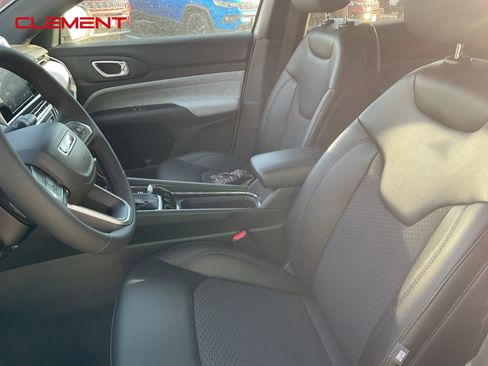 New 2026 Jeep Compass Latitude image 16